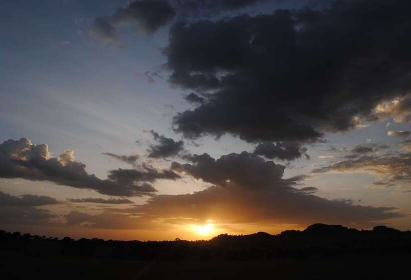 فندق Enyati Lodge