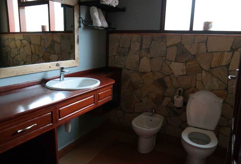 فندق Enyati Lodge