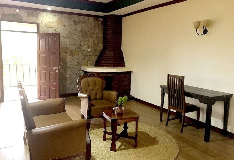 فندق Enyati Lodge