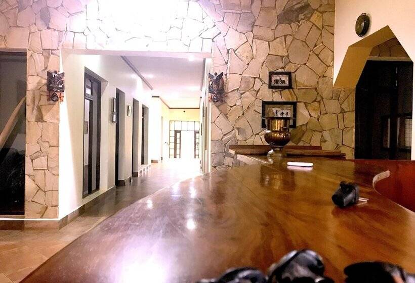 فندق Enyati Lodge