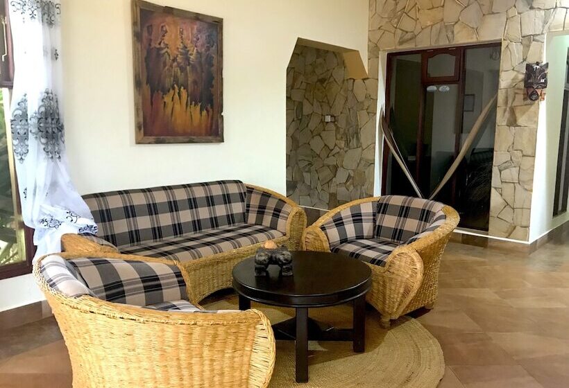 فندق Enyati Lodge