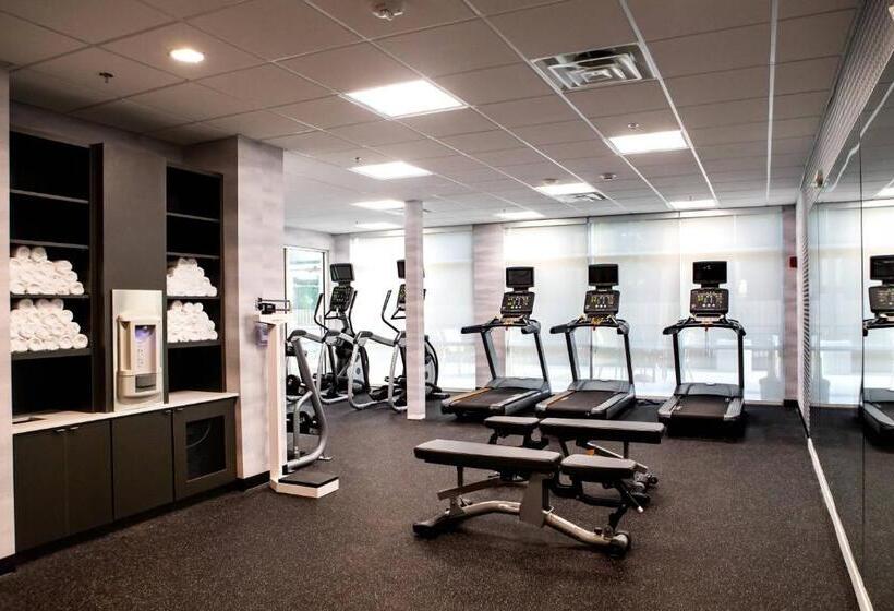 Отель Fairfield Inn & Suites By Marriott Richmond Airport