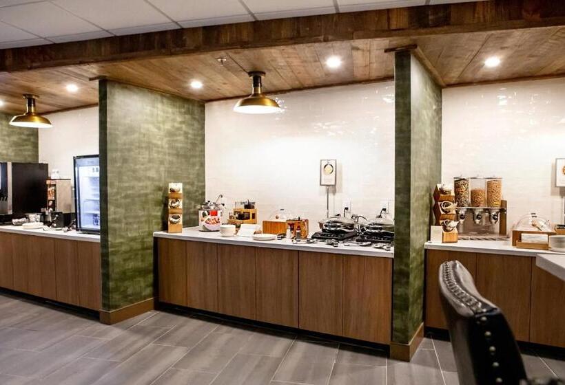 Отель Fairfield Inn & Suites By Marriott Richmond Airport