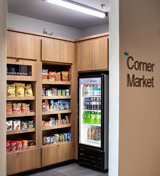 Отель Fairfield Inn & Suites By Marriott Richmond Airport