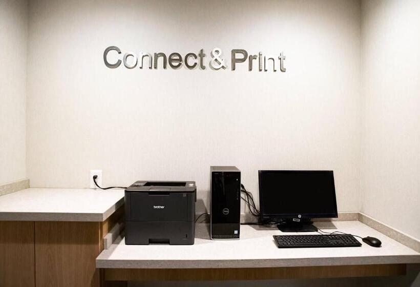 Отель Fairfield Inn & Suites By Marriott Richmond Airport