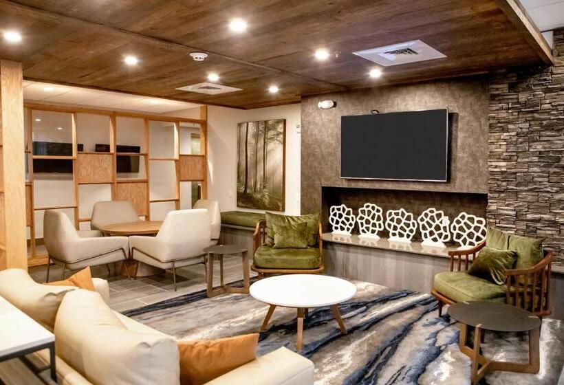 Отель Fairfield Inn & Suites By Marriott Richmond Airport