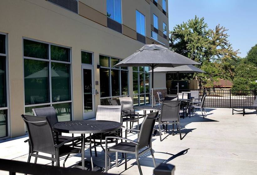 Отель Fairfield Inn & Suites By Marriott Richmond Airport