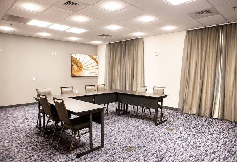 Отель Fairfield Inn & Suites By Marriott Richmond Airport