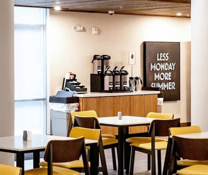 Отель Fairfield Inn & Suites By Marriott Richmond Airport