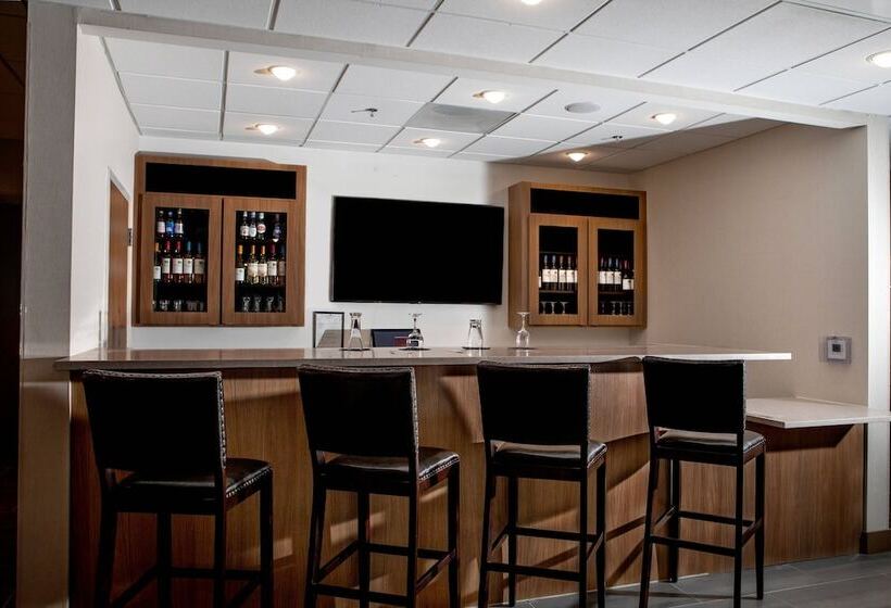 Отель Fairfield Inn & Suites By Marriott Richmond Airport