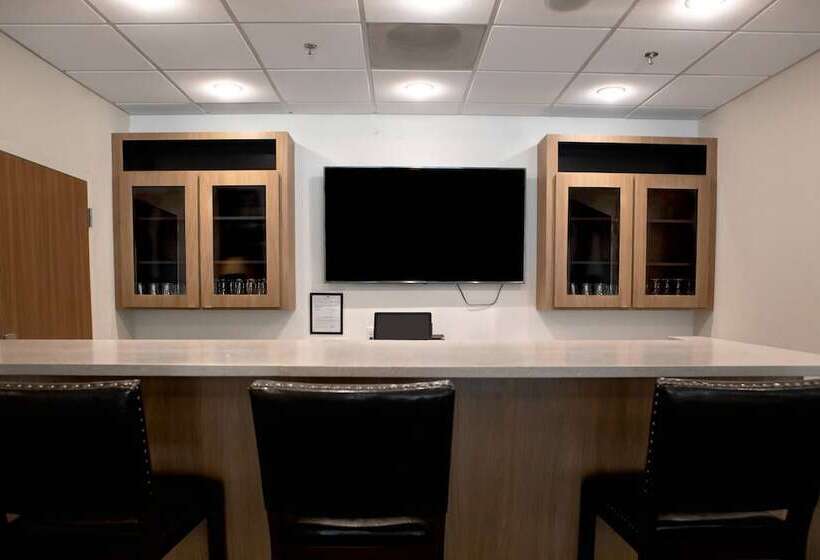 Отель Fairfield Inn & Suites By Marriott Richmond Airport