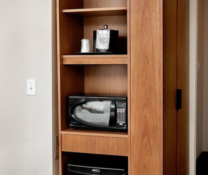 Отель Fairfield Inn & Suites By Marriott Richmond Airport