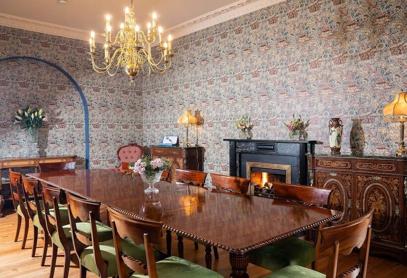 ホテル Killeavy Castle Estate