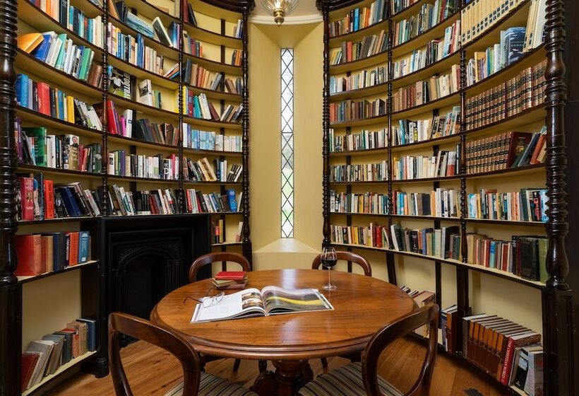 ホテル Killeavy Castle Estate