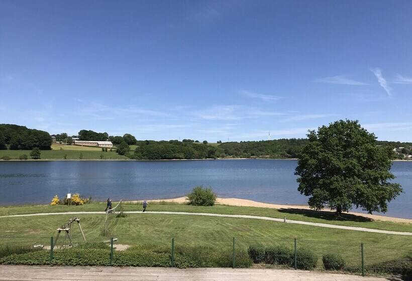 Отель Le Hameau Des Lacs