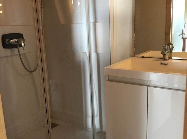 Отель Le Hameau Des Lacs