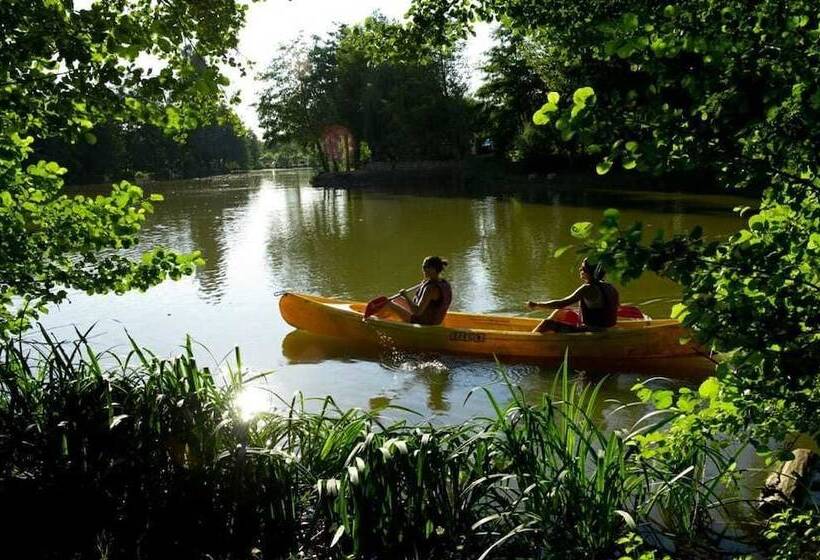 בית מלון כפרי Les Lacs De Courtes