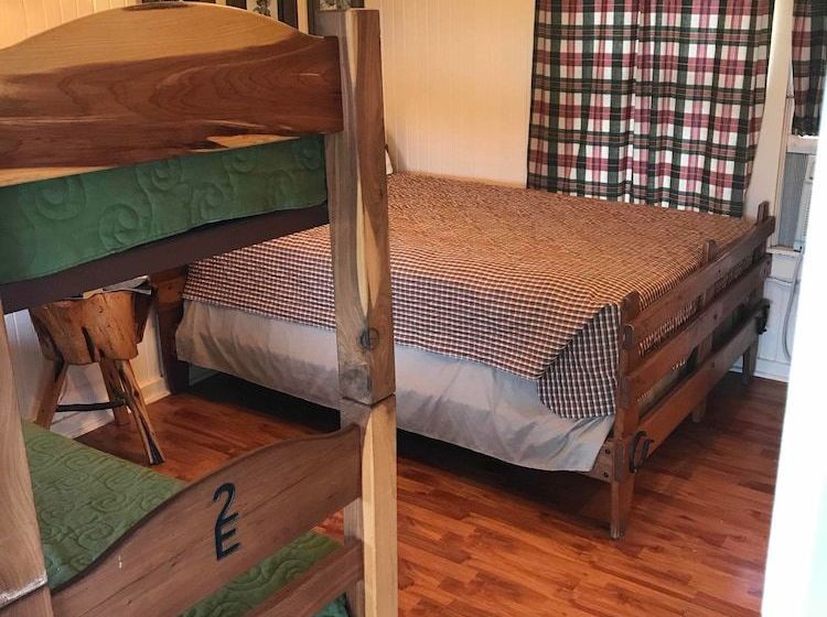 בית מלון כפרי Twin Elm Guest Ranch