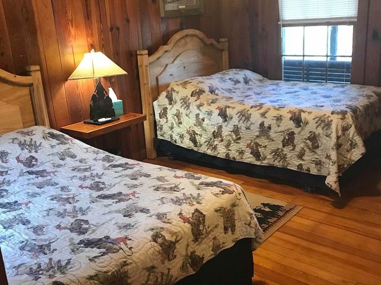 בית מלון כפרי Twin Elm Guest Ranch