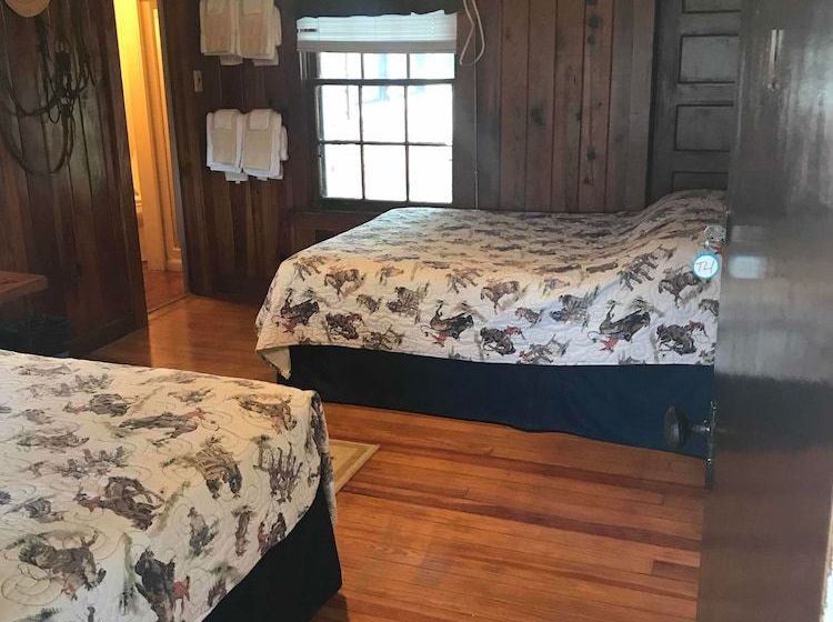 בית מלון כפרי Twin Elm Guest Ranch