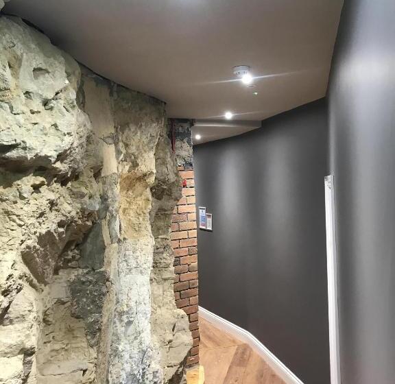 ホテル The Grotto