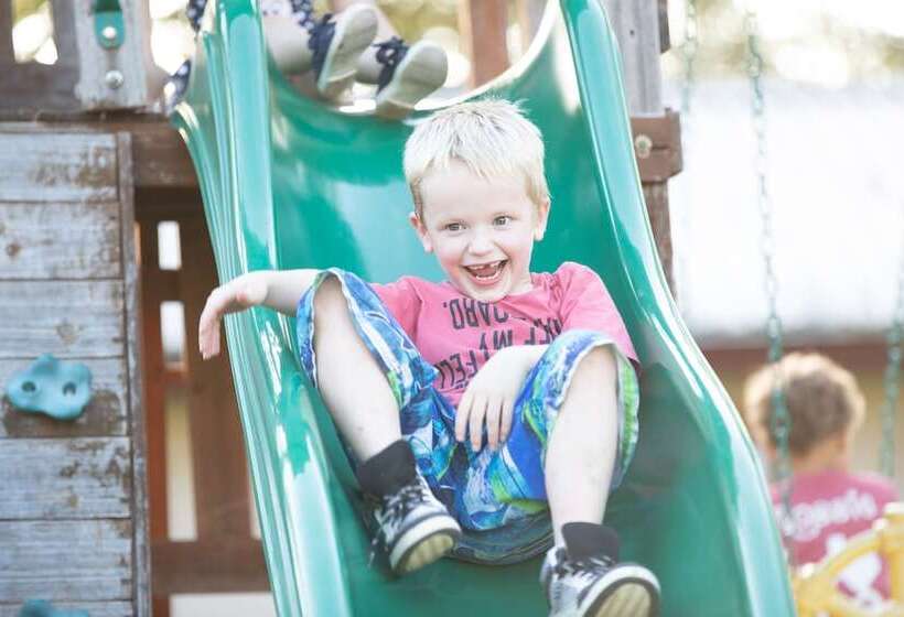 Отель Thunderbird Resort & Event Center