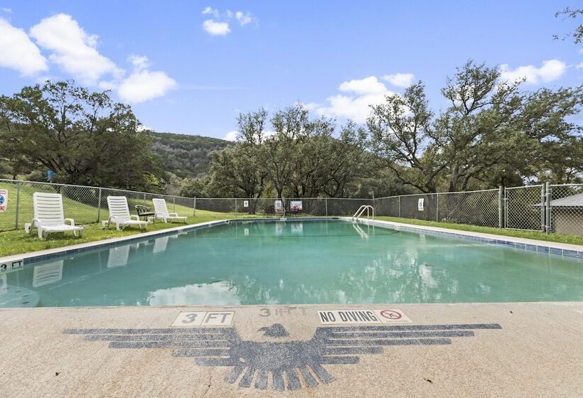 Отель Thunderbird Resort & Event Center