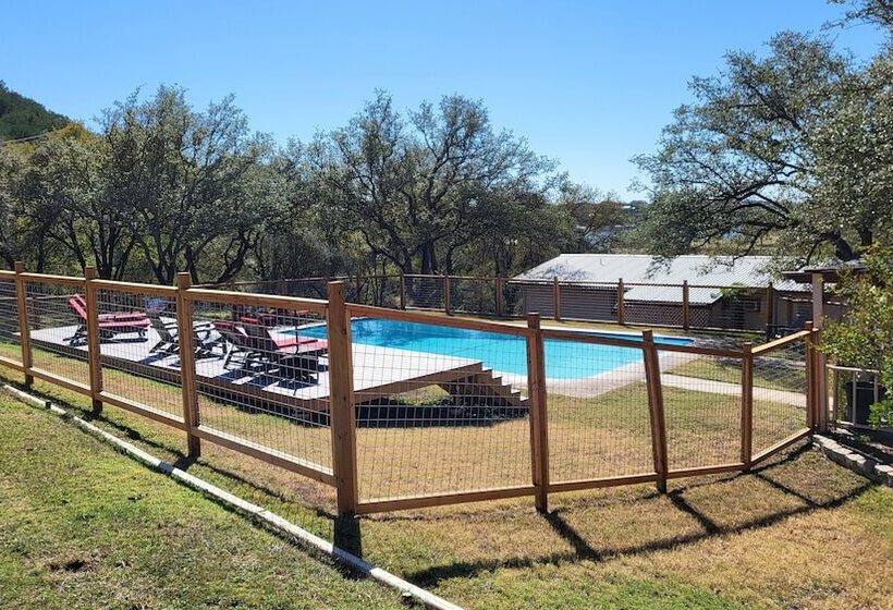 Отель Thunderbird Resort & Event Center