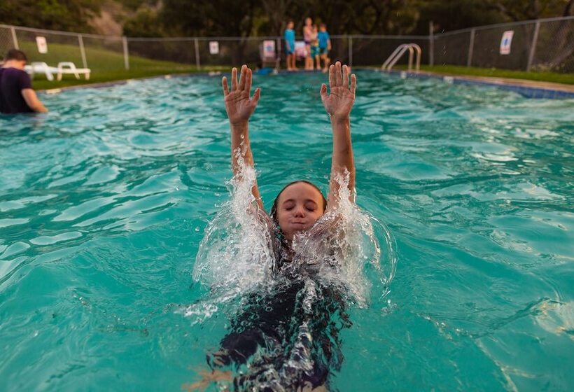 Отель Thunderbird Resort & Event Center