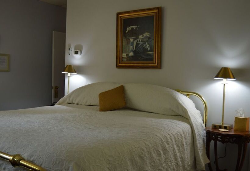 Inn The Woods Bed And Breakfast