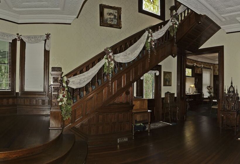 Mcfarlin House B&b