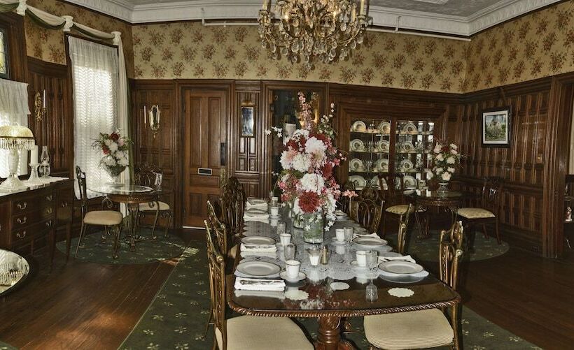 Mcfarlin House B&b