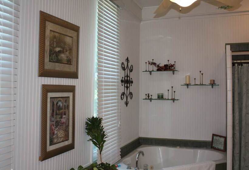 Mcfarlin House B&b