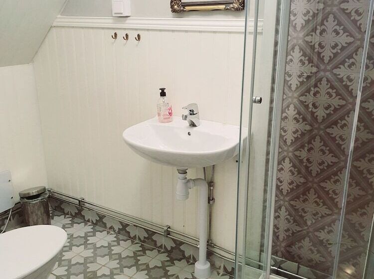 Nymans Bed & Breakfast