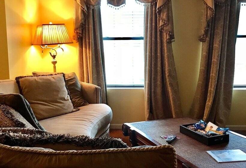 Ophelias Restaurant & Inn