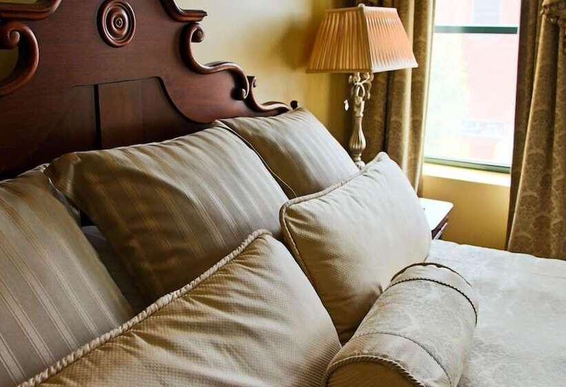 Ophelias Restaurant & Inn