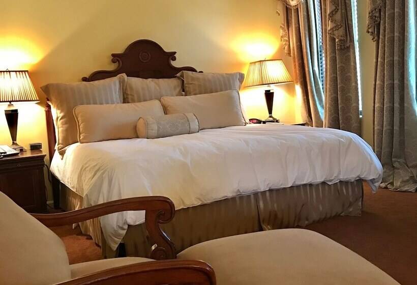 Ophelias Restaurant & Inn