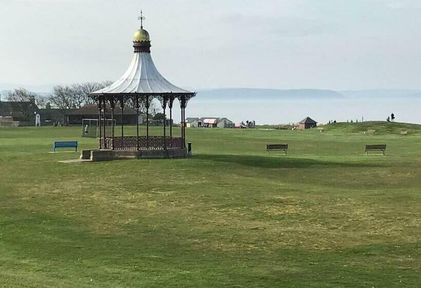 بنسيون Broomlea