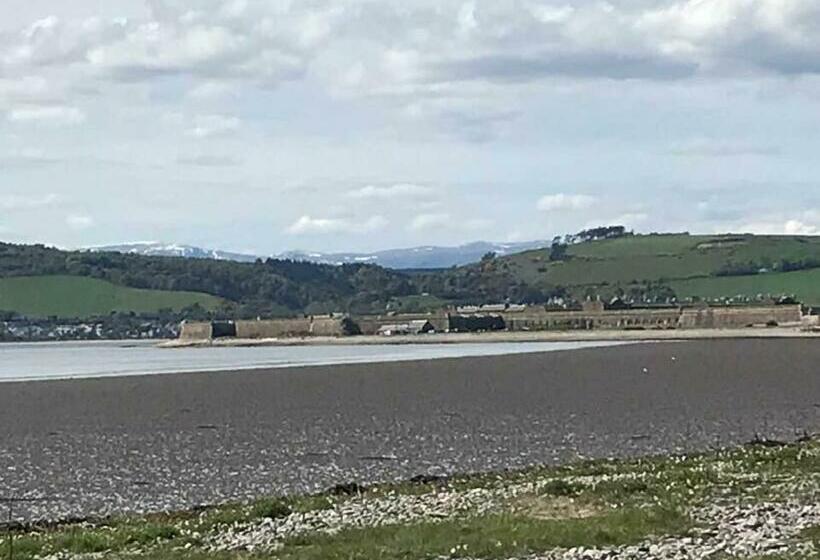 بنسيون Broomlea