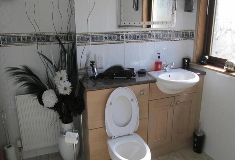 بنسيون Broomlea