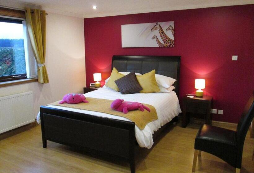 بنسيون Broomlea