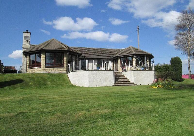 بنسيون Broomlea