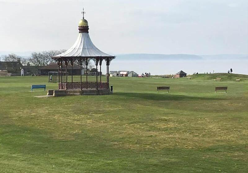 بنسيون Broomlea