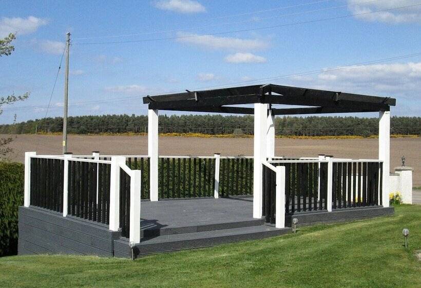 بنسيون Broomlea