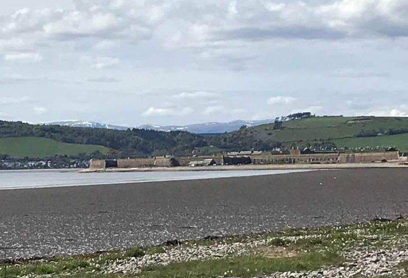 بنسيون Broomlea