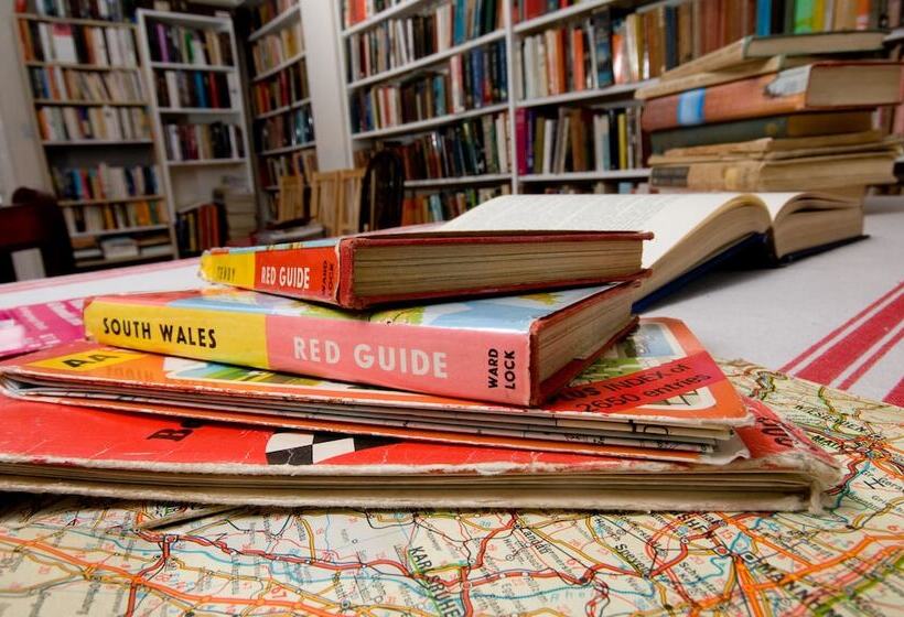 Пансион Cuffern Manor