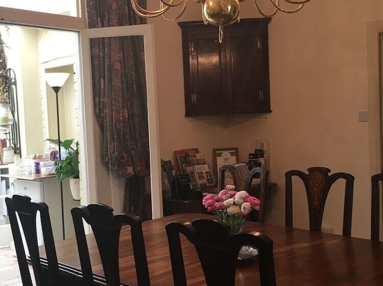 بنسيون Gladstone Guesthouse