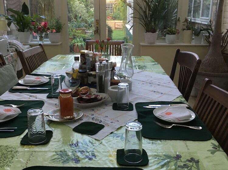 بنسيون Gladstone Guesthouse
