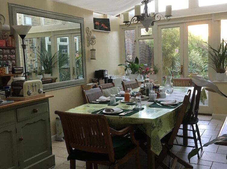 بنسيون Gladstone Guesthouse