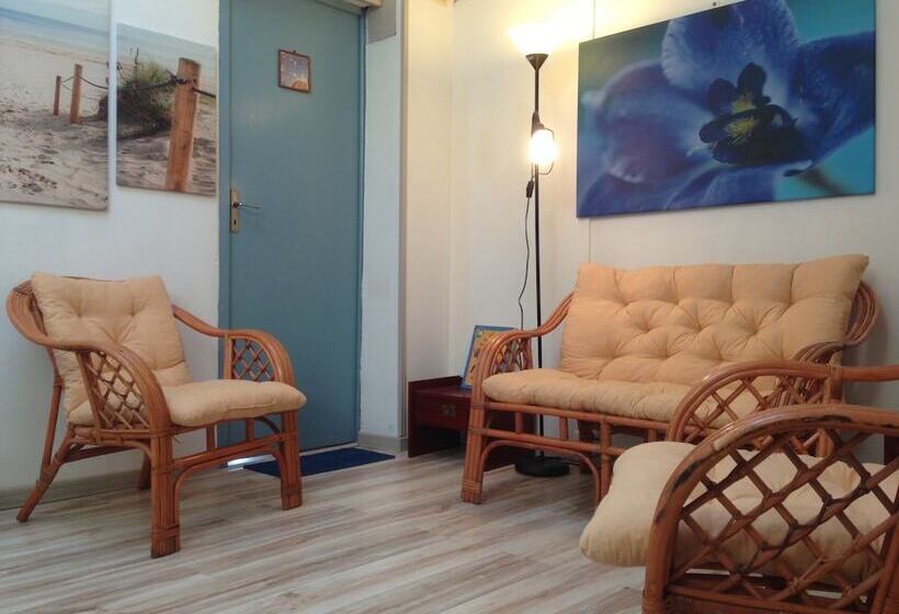 بنسيون Logis Des Lauriers Roses